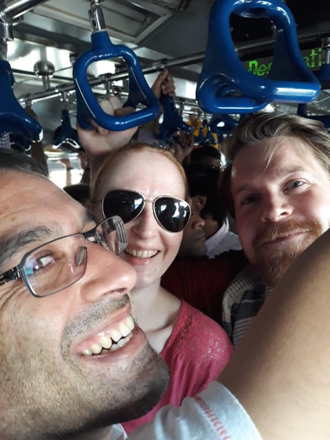 Mumbai:Dharavi Slum, Dhobi Ghat Laundry & Flower Market Tour - Train Ride Experience