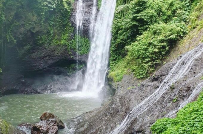 Munduk/Lovina: Waterfall, Snorkeling & Dolphin Watching Tour - Beach and Hot Spring Visits