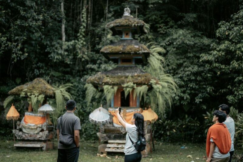 Munduk : Rainforest Tamblingan Lake Trekking & Canoeing - Canoeing Adventure