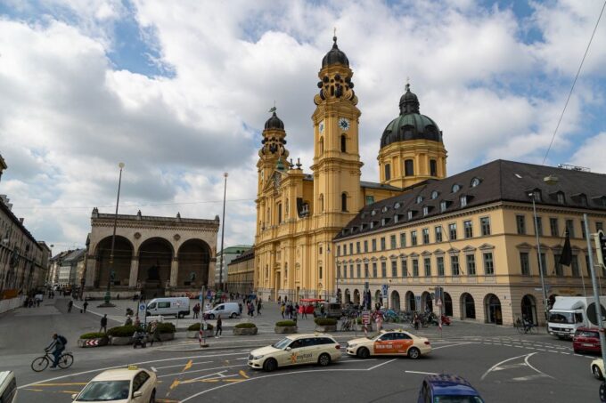 Munich: 24-Hour Big Bus Hop-On Hop-Off City Highlights Tour - Language Options for Audio Guide