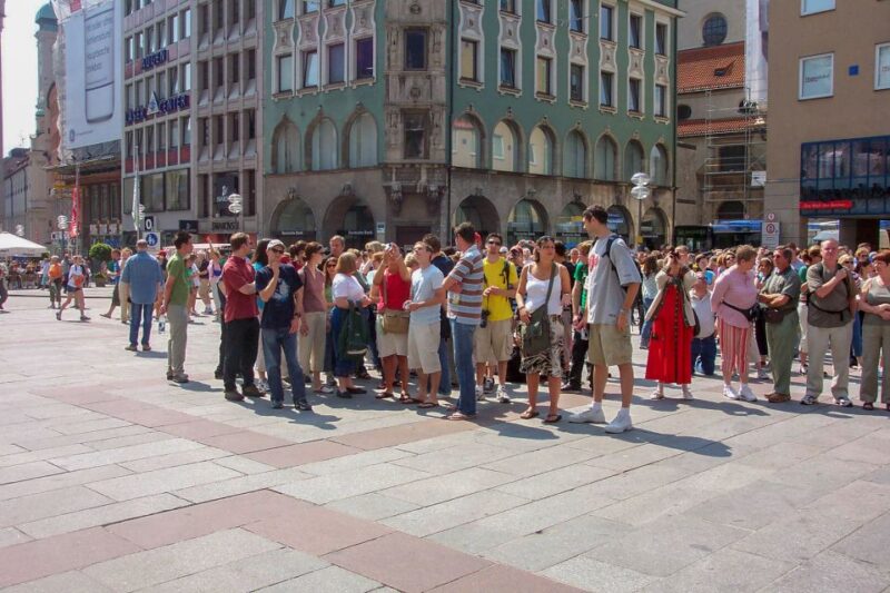 Munich City: Marienplatz and English Garden Walking Tour - Key Points