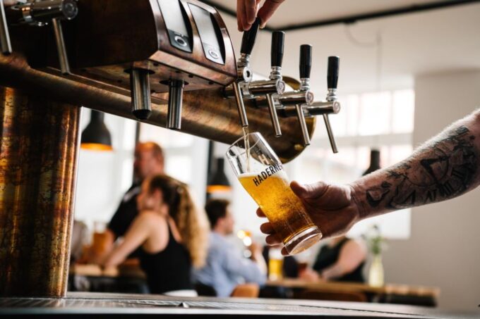 Munich: Exclusive Brewery Tour & Tasting of 4 Organic Beers - Sampling the Brews