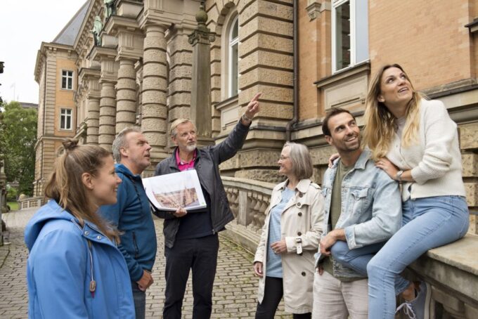Munich: Historical Walking Tour Maxvorstadt With GEO Epoche - Meeting Point and Accessibility