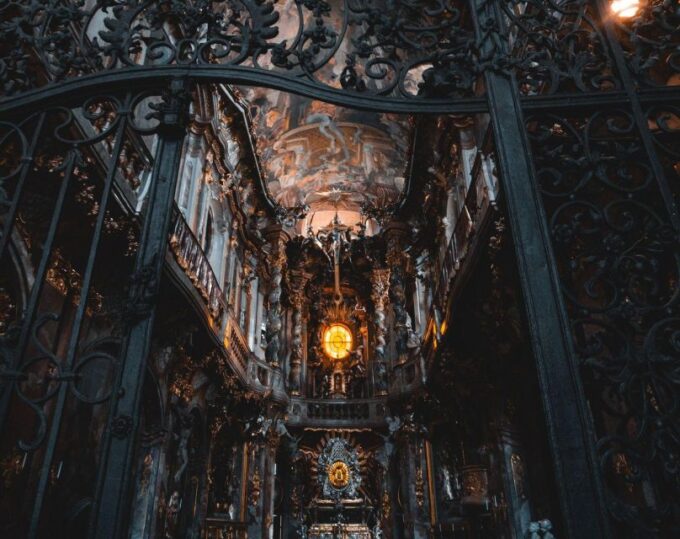 Munich History and Architecture In-App Audio Walk (ENG) - Marienplatz and Town Halls