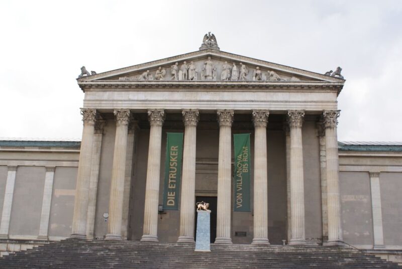 Munich: Nazi History 2-Hour Small Group Walking Tour - Guided Experience