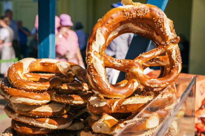 Munich: Oktoberfest Experience and Lunch in Tent - Immerse in Bavarian Culture