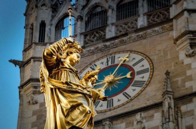Munich: Old Town Highlights Private Walking Tour - Seasonal Availability