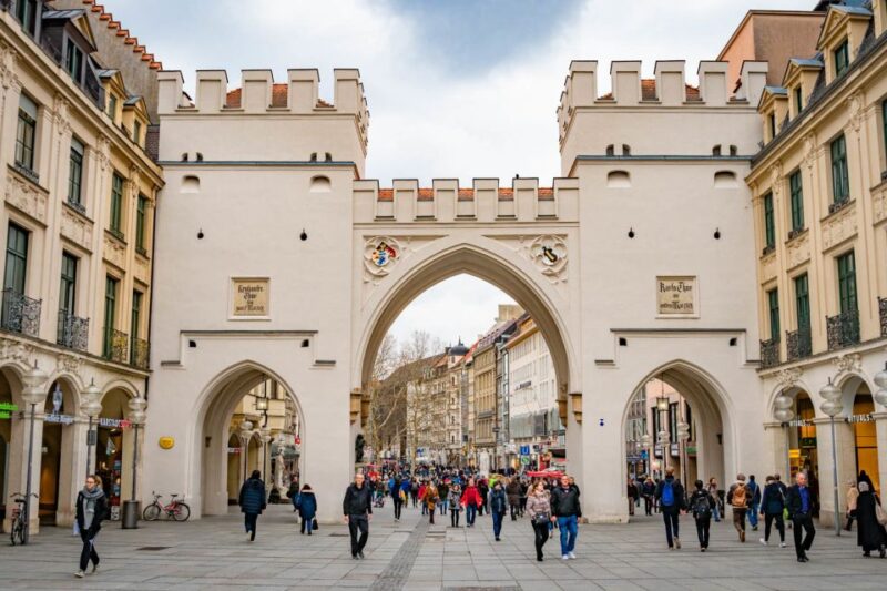 Munich: Old Town Walking Tour in Spanish - Tour Highlights