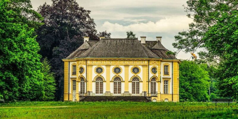 Munich: Self-Guided Walking Tour With Mobile Game - Tour Experience