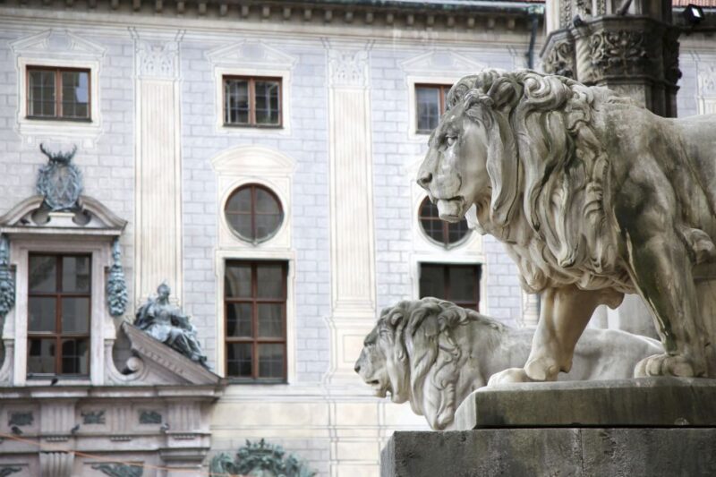 Munich: Third Reich & WWII Tour Walking Tour - Guided Experience