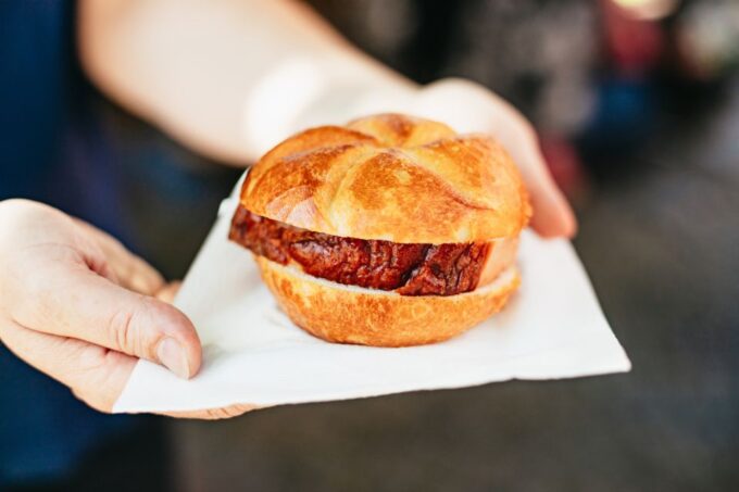 Munich: Viktualienmarkt Gourmet Food Tour - Exploring Viktualienmarkt