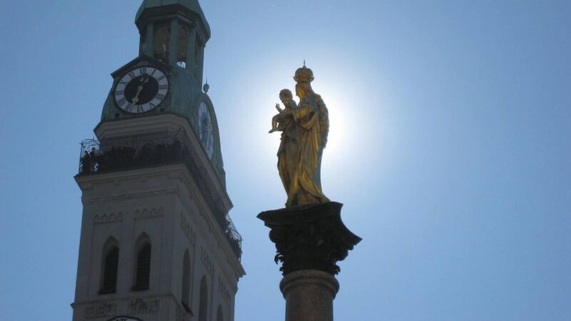 Munich: World Famous Spots in City Center Self-Guided Tour - Key Points