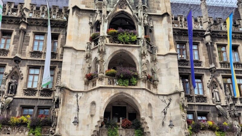 Munich: World Famous Spots in City Center Self-Guided Tour - Explore Munichs City Center