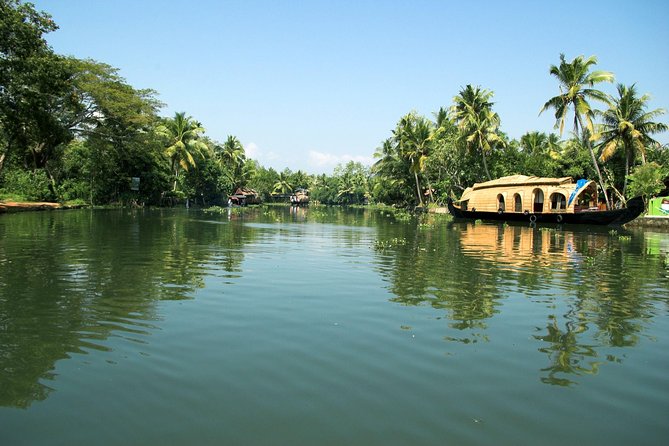 Munnar Private Tour: Overnight Alleppey Backwaters Houseboat Cruise - Houseboat Information