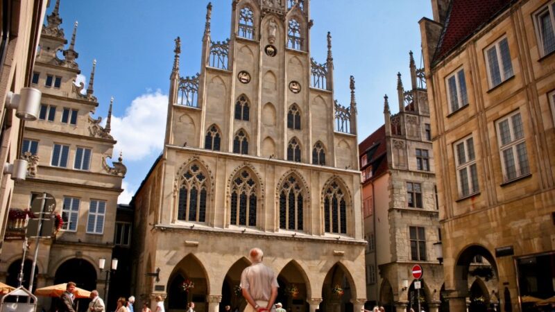 Münster: Hop-On-Hop-Off Bus Tour Day Ticket - Sightseeing Experience