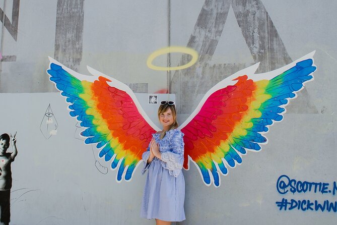 Murals and Graffiti Photoshoot - Posh Melrose With a Photographer in Los Angeles - Professionally Edited Photos Delivered Promptly