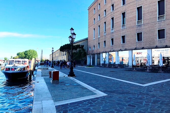 Murano, Burano and Venice Boat Tour From Venice Train Station - Discovering Burano
