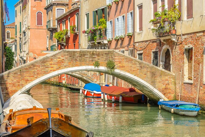 Murano & Burano Islands Guided Small-Group Tour by Private Boat - Local Workshops and Wanderings