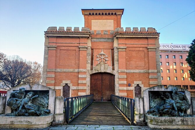 Murder Mystery in Bologna: Exploration Game and Tour - Solving the Murder Mystery
