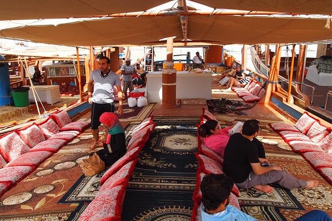 Musandam Dibba Cruise With Buffet Lunch - Onboard Activities and Amenities