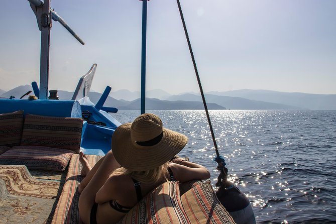 Musandam Khasab Day Trip and Dhow Cruise From Dubai - Inclusions and Amenities