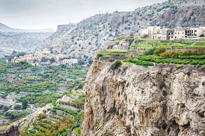 Muscat : Private Taxi Transfer to Green Mountain - Vehicle and Accessibility