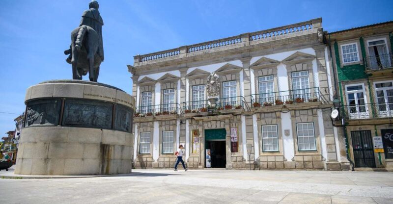 Museum of Decorative Arts - Viana Do Castelo - Collections and Exhibits