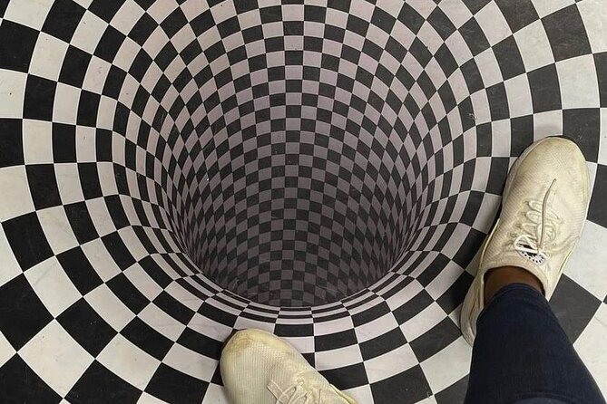 Museum of Illusions Admission in Toronto - Unique Exhibits and Installations