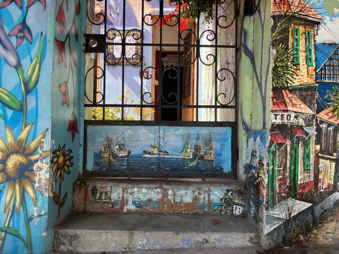 My Love Valparaiso, the Jewel of the Pacific ; Fullday Tour - Panoramic Views and Local Cuisine