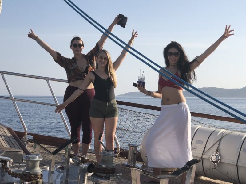 Mykonos: Sunset Yacht Cruise for Adults-Only With Transfers - Key Points