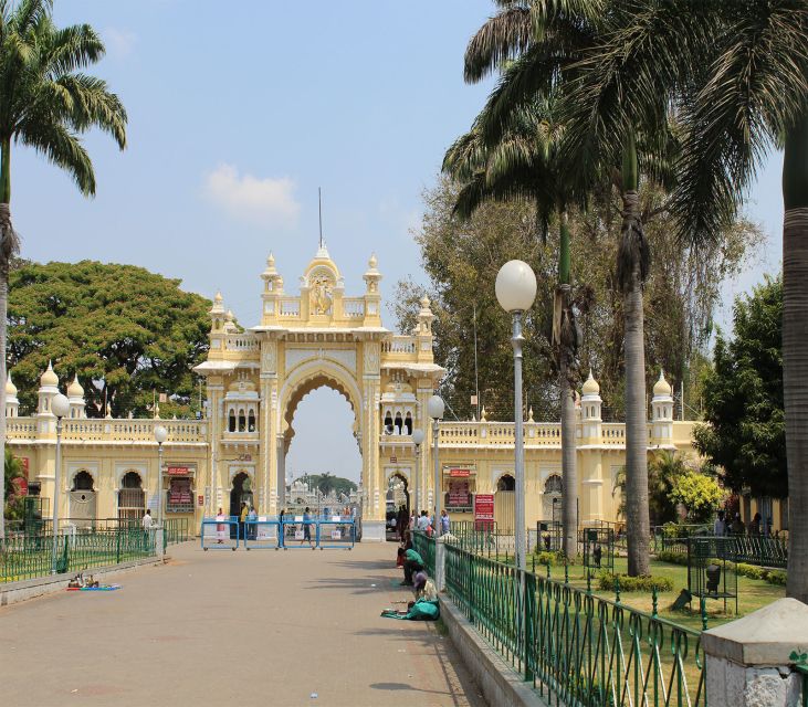 Mysore: 2-Day Palace and Gardens Tour From Bangalore - Day 1 Exploration