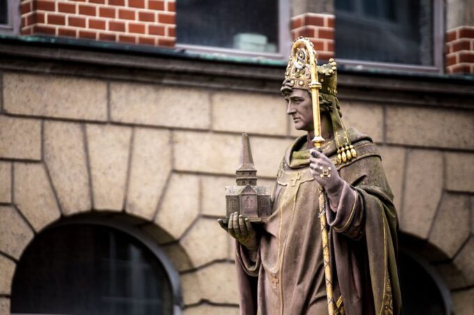 Mystical Hamburg: Walking Tour in German - Accessibility and Pricing
