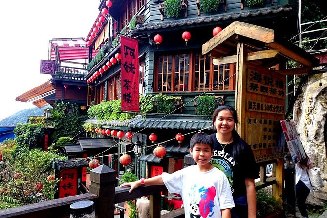N113 Jingtong Station Pingxi Old Street Jiufen Old Street Keelung Miaokou Night Market Day Tour (10h) - Exploring Jingtong Station