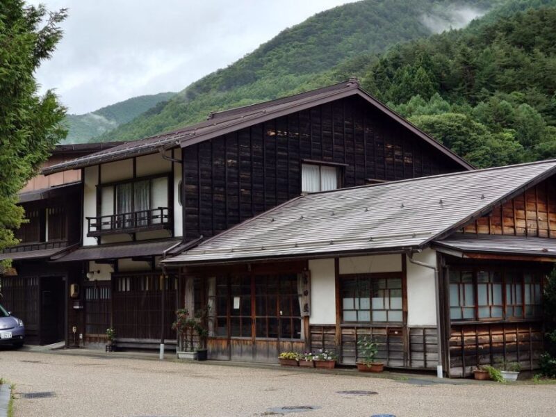Nagano/Matsumoto: Matsumoto Castle and Narai-juku Day Trip - Ascending the Castle Tower