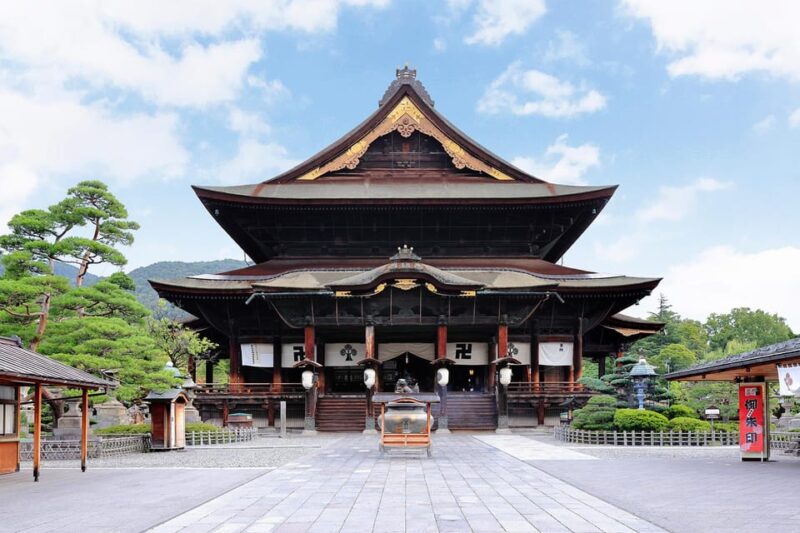 Nagano: Snow Monkeys, Zenkoji Temple & Sake Day Private Tour - Shibu Onsen Relaxation