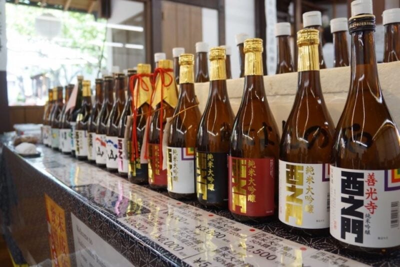 Nagano: Snow Monkeys, Zenkoji Temple & Sake Day Trip - Delectable Nagano-Style Lunch
