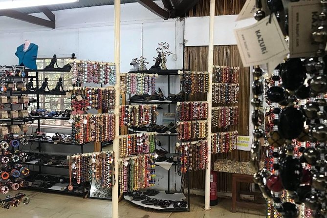 Nairobi Highlights: Karen Blixen, Beads Factory & Giraffe Center Day Tour - Private Tour Option