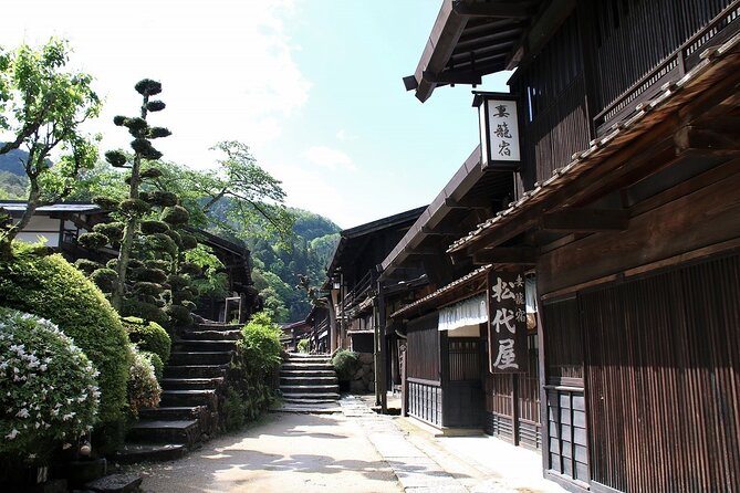 Nakasendo Post Town Trekking and Izakaya Hopping Tour - Exploring Nakasendo Post Town