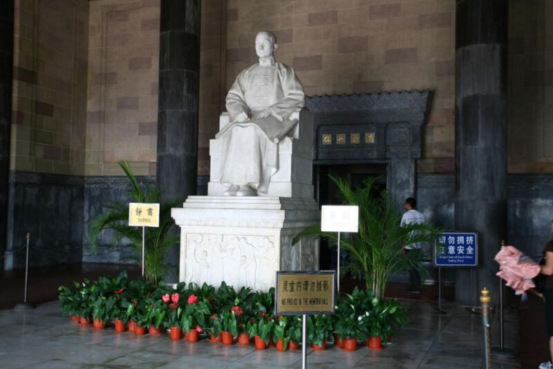 Nanjing: Private Customized City Highlights Tour With Lunch - Discover Zhonghua Gate and Ancient City Wall