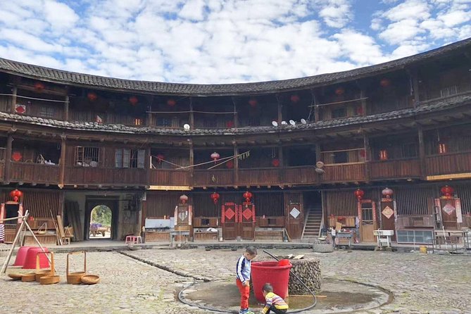 Nanjing Tianluokeng Hakka Cluster Private Day Tour From Xiamen - Good To Know