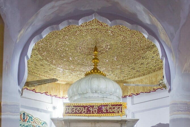 Nankana Sahib Gurdwara One Day Guided Tour - The Journey Begins: From Lahore to Nankana Sahib