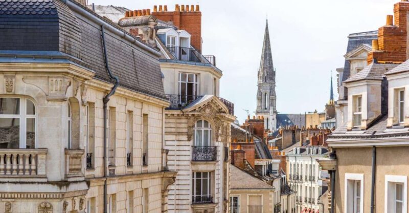 Nantes : City Exploration Smartphone Game - Visiting Iconic Spots