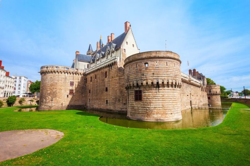 Nantes: Express Walk With a Local in 60 Minutes - Key Points