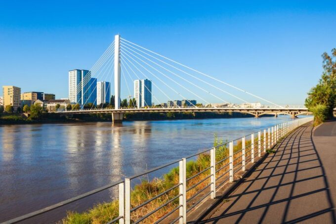 Nantes: Express Walk With a Local in 60 Minutes - Tailored Itinerary