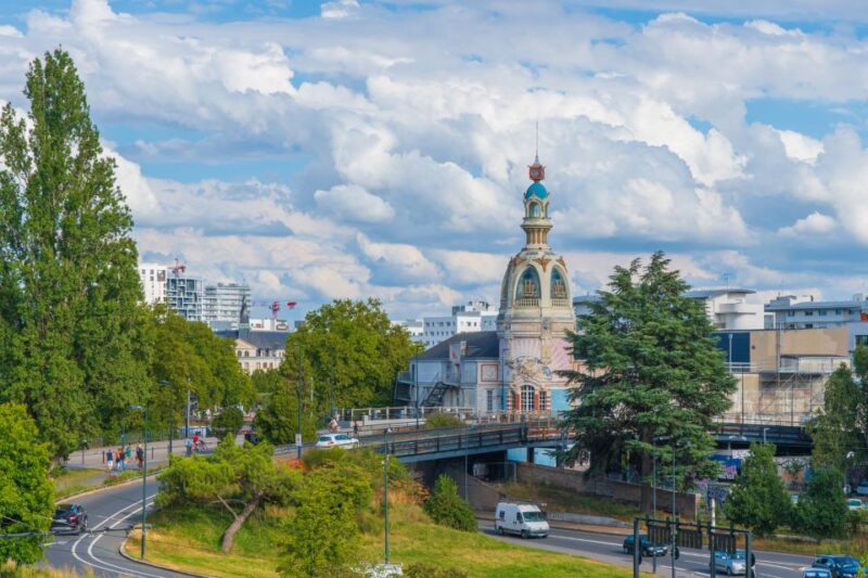 Nantes: First Discovery Walk and Reading Walking Tour - Église Sainte-Croix