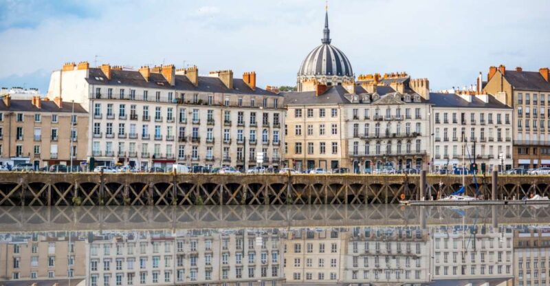 Nantes: First Discovery Walk and Reading Walking Tour - Château Des Ducs De Bretagne