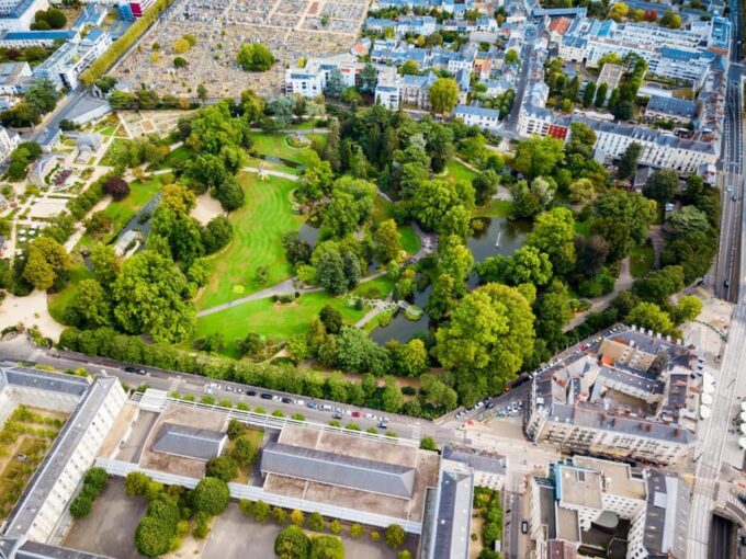 Nantes: Insta-Perfect Walk With a Local - What to Bring and Wear