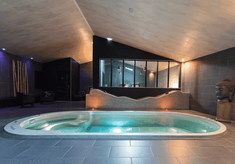 Nantes - Noirmoutier: Romantic Stay - Accommodation and Amenities