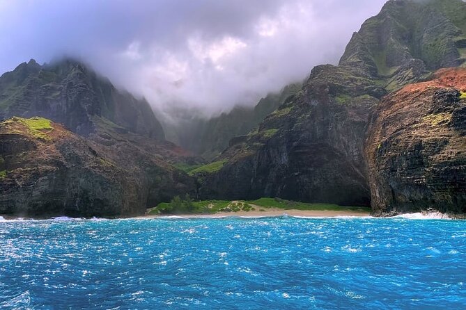 NaPali Boat Tour on the Amelia K - Catered Lunch and Refreshments