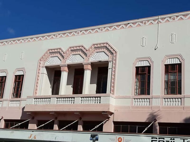 Napier: Art-Deco + Te Mata Peak+ Garden Walk + Wine Tasting - An Introduction to the Tour Experience